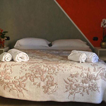 La Gloria Rho Private Rooms Only Bagian luar foto