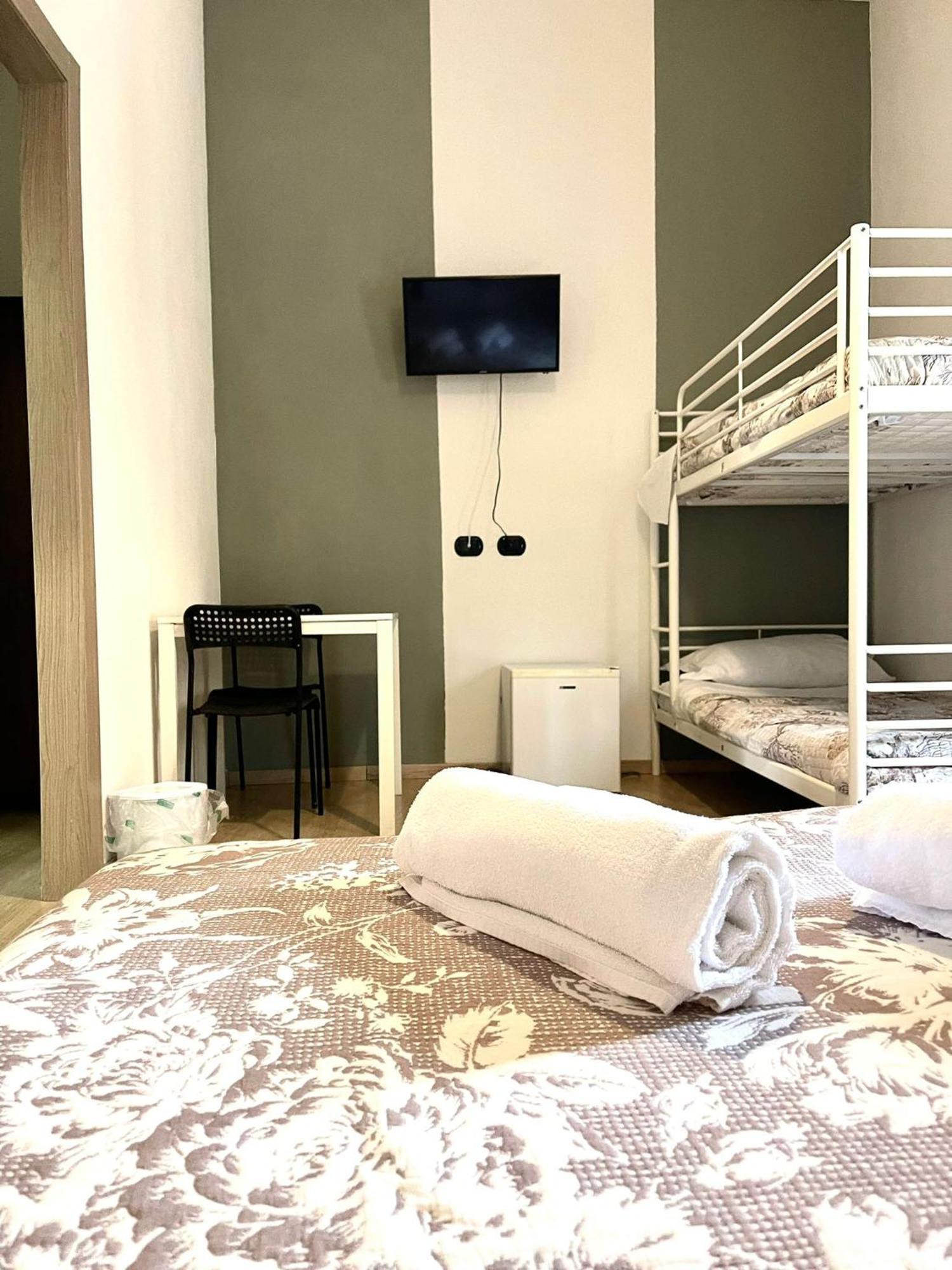 La Gloria Rho Private Rooms Only Bagian luar foto