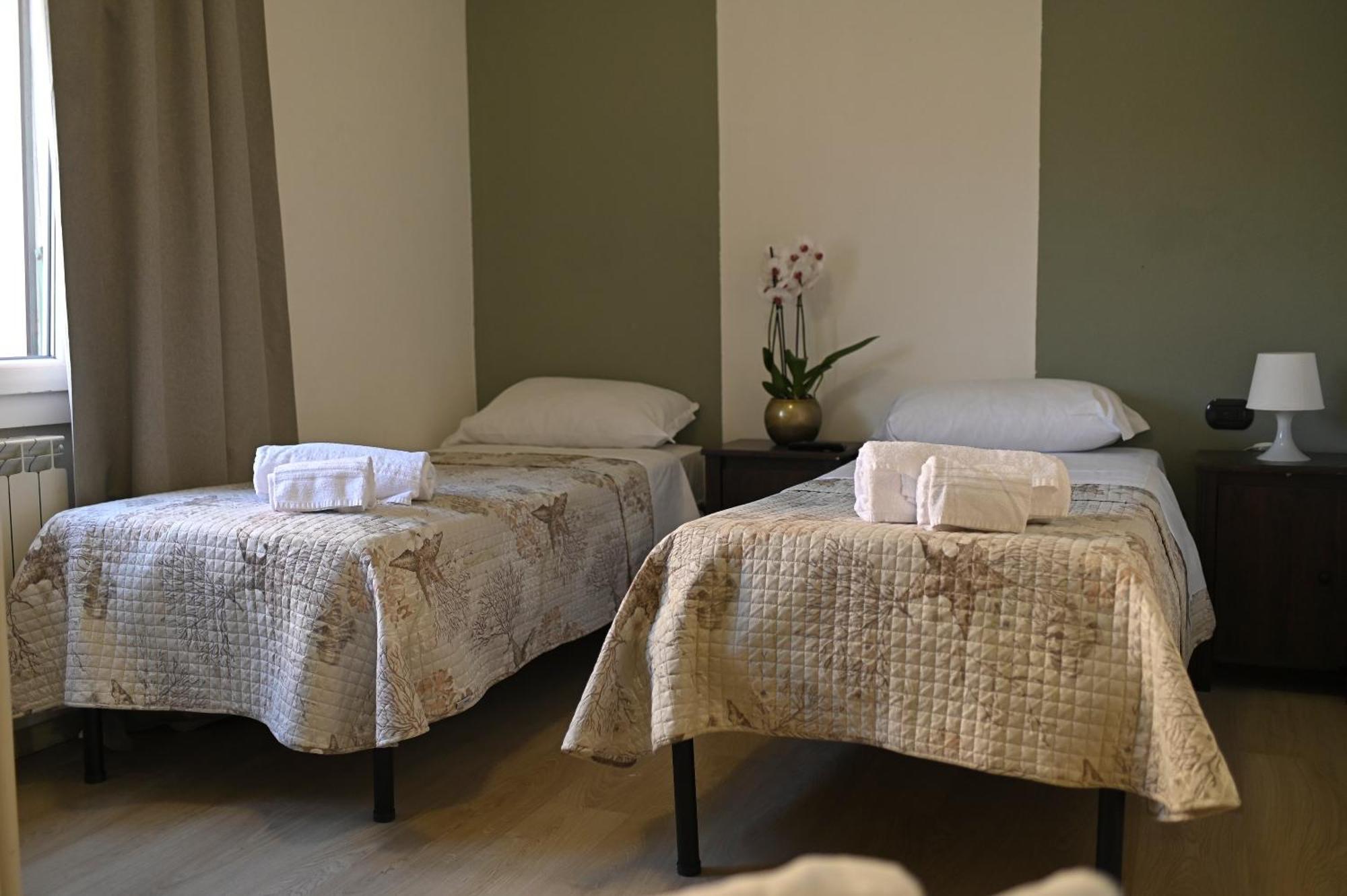 La Gloria Rho Private Rooms Only Bagian luar foto