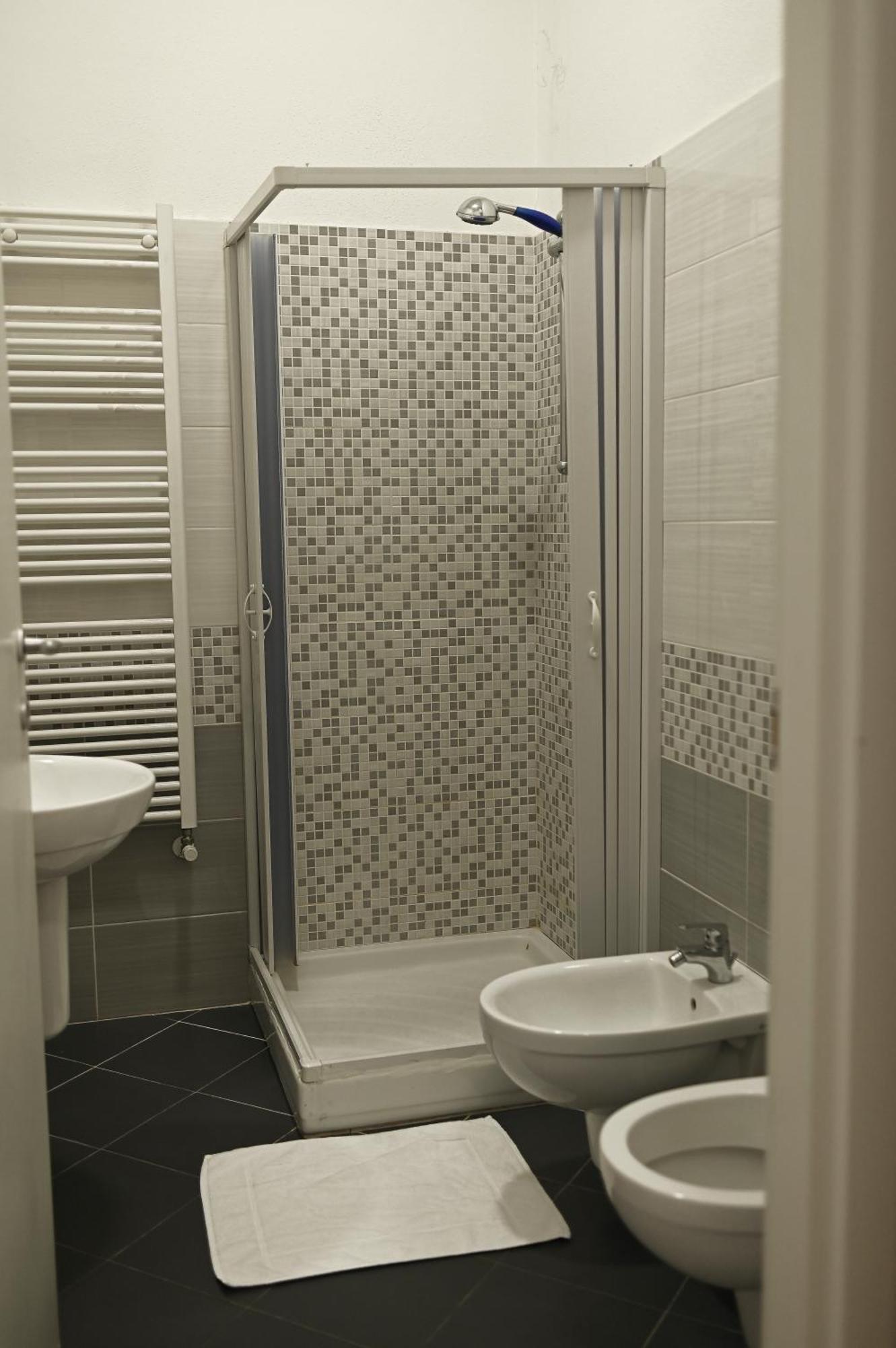 La Gloria Rho Private Rooms Only Bagian luar foto