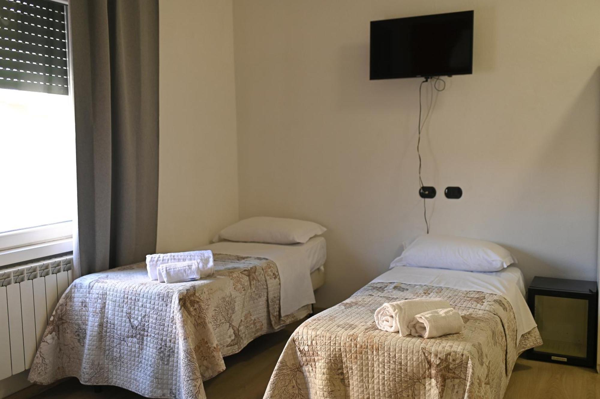 La Gloria Rho Private Rooms Only Bagian luar foto
