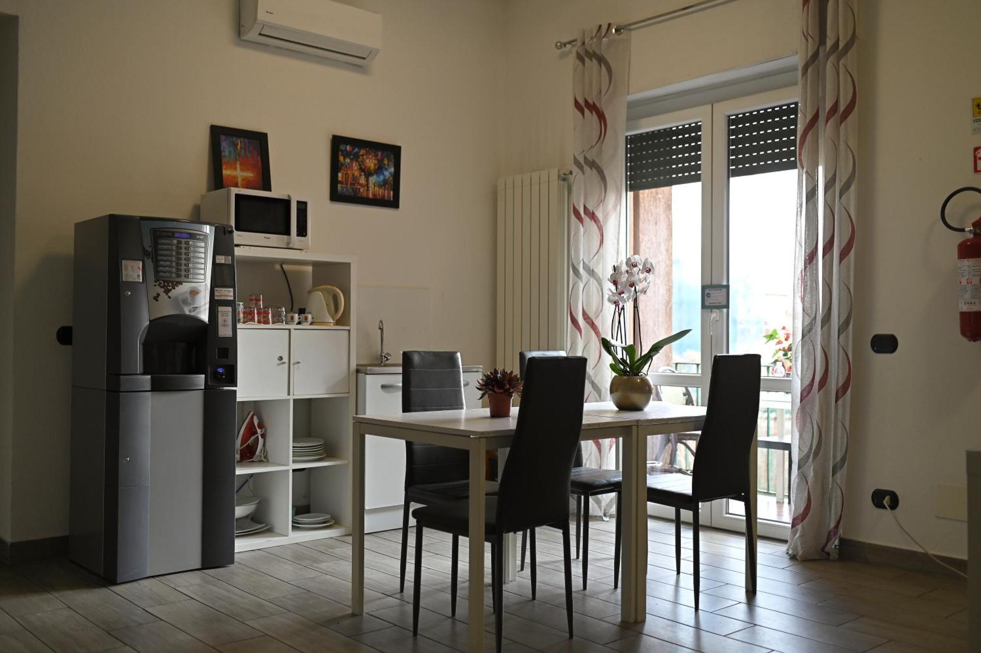 La Gloria Rho Private Rooms Only Bagian luar foto