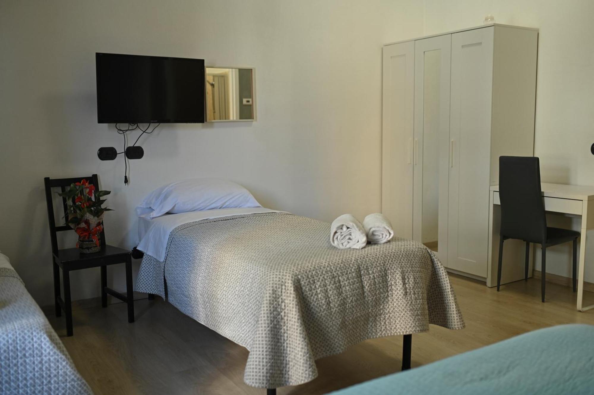 La Gloria Rho Private Rooms Only Bagian luar foto