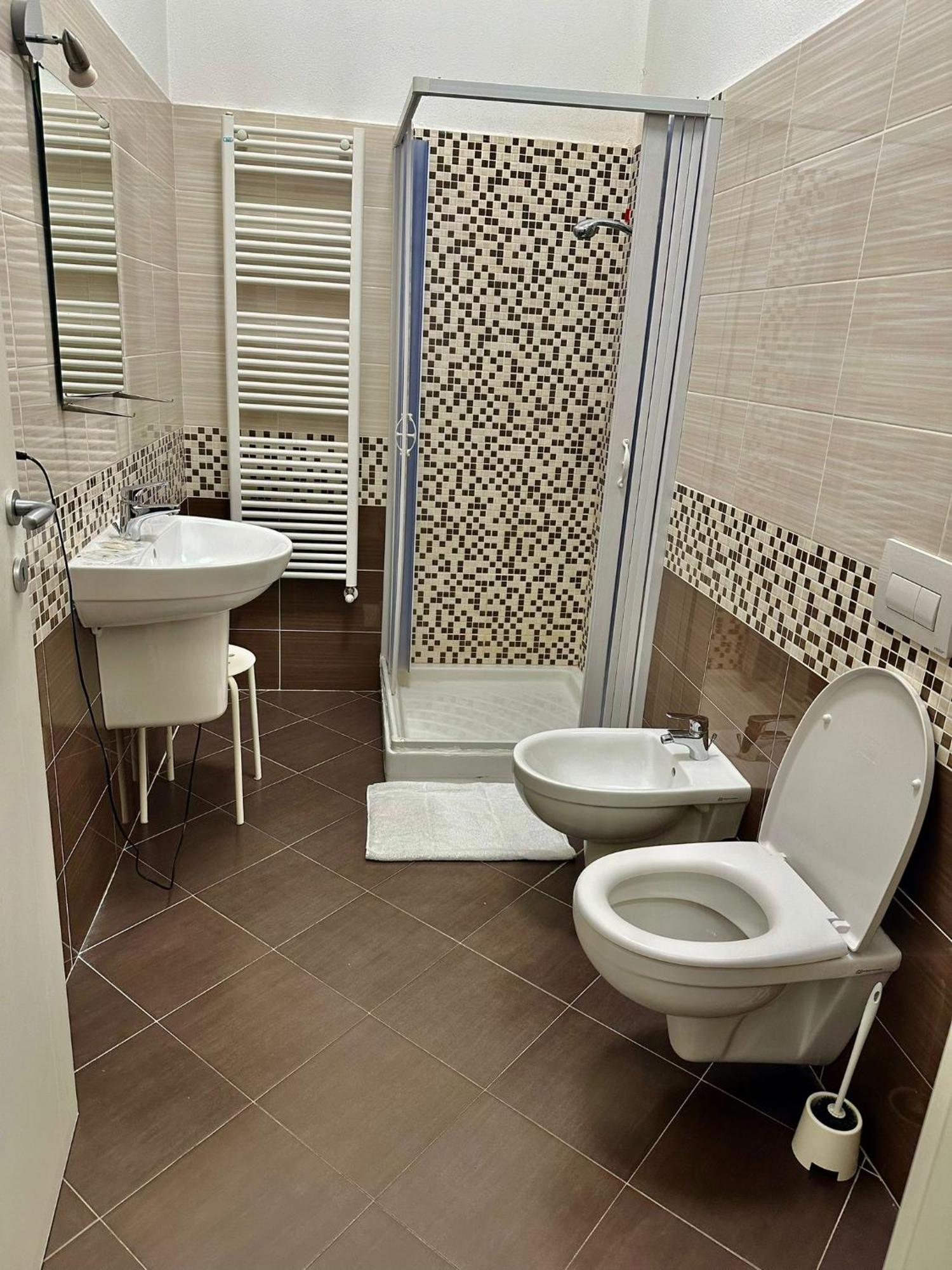 La Gloria Rho Private Rooms Only Bagian luar foto